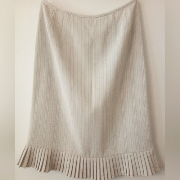 Le Suit Skirt with Pleated bottom Size 10 Ladies Woman's Beige Cream - Picture 1 of 3